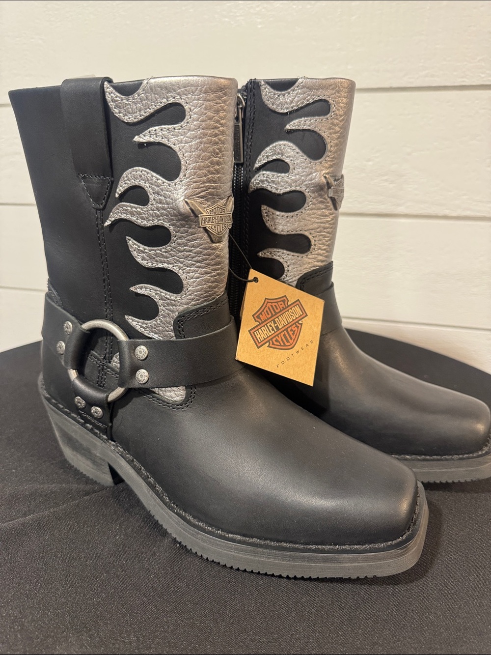 NWT Harley-Davidson Women’s Korsen Silver 5.75” Black/Silver leather boots- 6